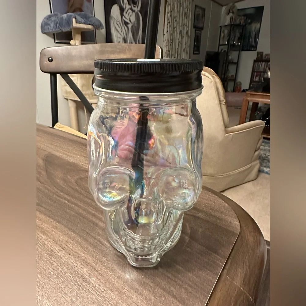 Iridescent glass skull tumbler - Picture 2 of 5